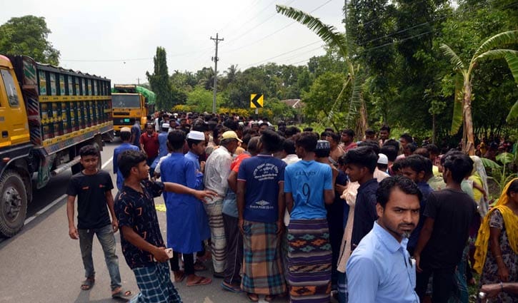 বাসচাপায় মোটরসাইকেল আরোহী ২ কলেজছাত্র নিহত