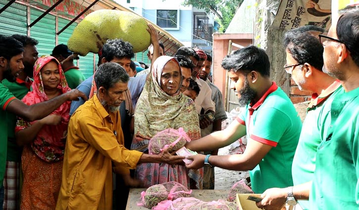 ৪০০ টাকা কেজি কাঁচা মরিচ কিনে ১০০ টাকায় বিক্রি