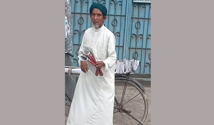 পত্রিকা বিক্রির জমানো টাকায় হজ করেছেন মতিউর