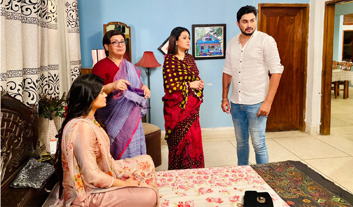 ‘আহারে জীবন’ চলচ্চিত্রের ক্যামেরা ক্লোজ