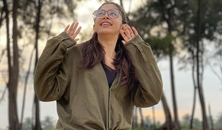 ২১ বছরের বড় রাজনীতিবিদের সঙ্গে গোপন বিয়ে, মুখ খুললেন অভিনেত্রী