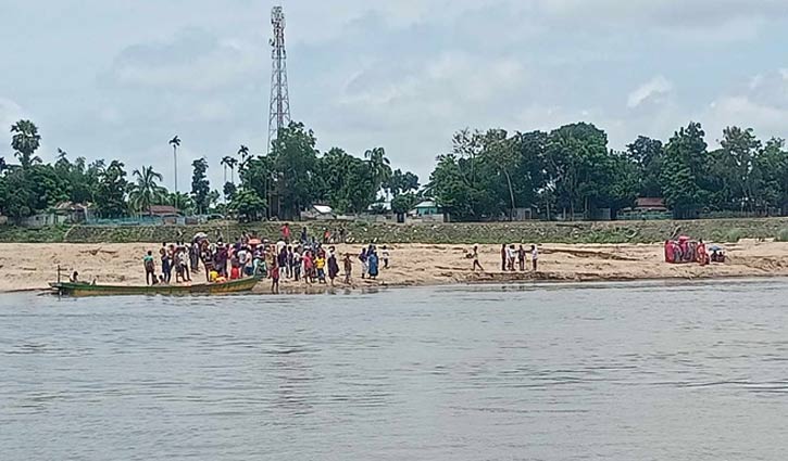 সোমেশ্বরীতে দুই বালুবাহী নৌকার সংঘর্ষ, নিখোঁজ ১