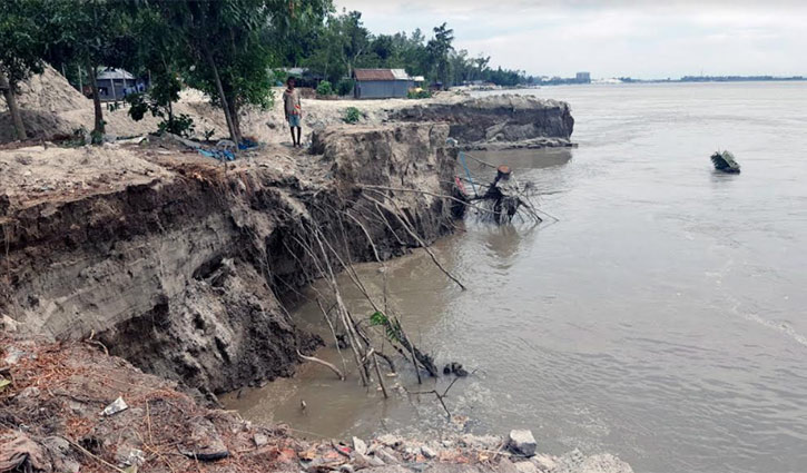 টাঙ্গাইলের অভ্যন্তরীণ নদীতে বাড়ছে পানি, ভাঙছে বাড়িঘর