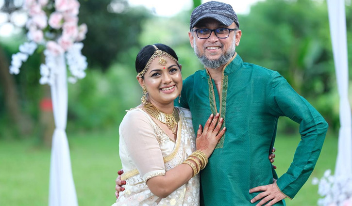 ১৩ বছর আগের বিয়ের পোশাকে সাজলেন ফারুকী-তিশা