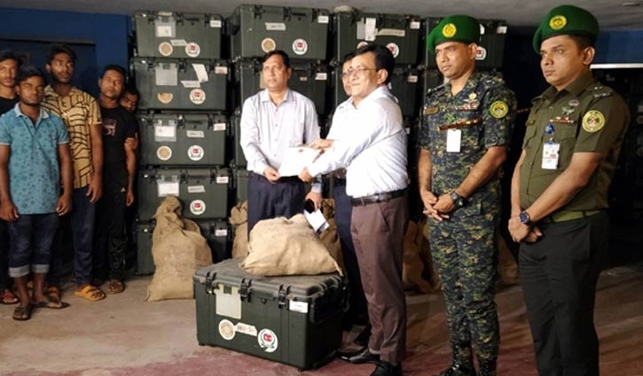 সিসিক নির্বাচন: কেন্দ্রে কেন্দ্রে যাচ্ছে ভোটের সরঞ্জাম