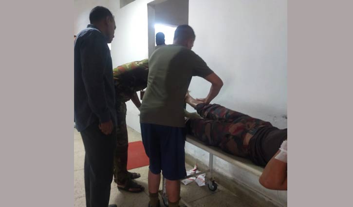 গাজীপুরে ট্রাকচাপায় বিজিবি সদস্যের মৃত্যু, আহত ৬