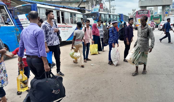 ঈদে ঘরে ফিরছে মানুষ
