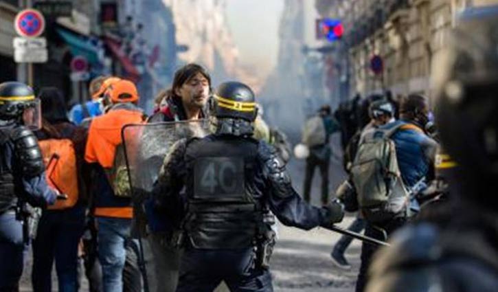 উত্তাল ফ্রান্স, ৭৭ বিক্ষোভকারী গ্রেপ্তার 