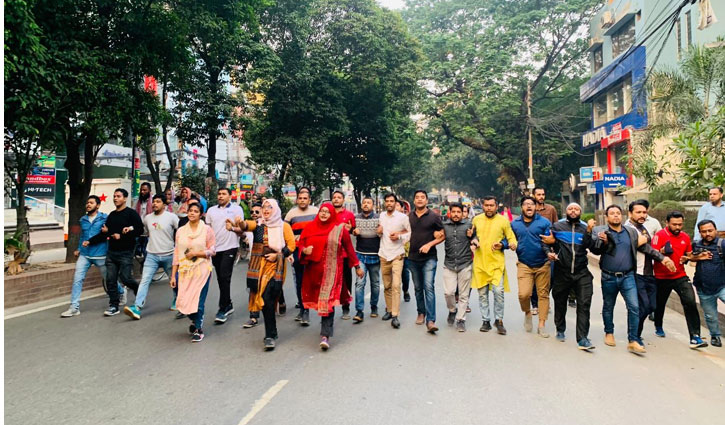 অবরোধ: ধানমন্ডিতে ছাত্রদলের বিক্ষোভ