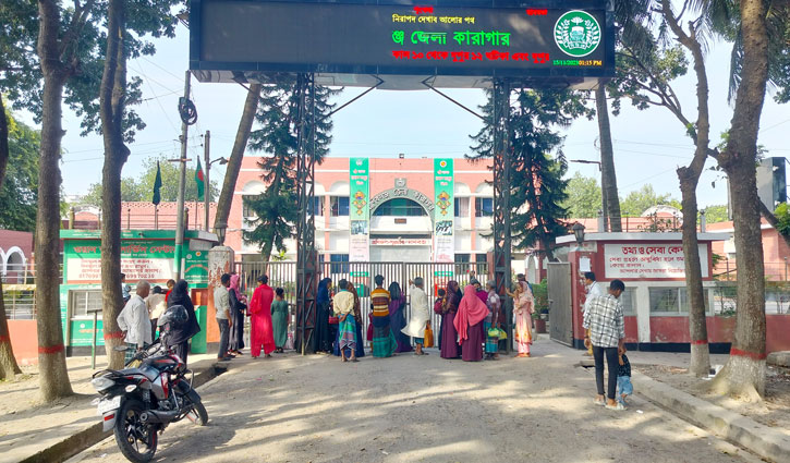 মানিকগঞ্জ জেলা কারাগারে ৩ গুণ বন্দি, দুর্ভোগ