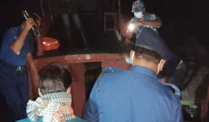 সুন্দরবনে নদীর চরে মিললো অর্ধগলিত ২ লাশ