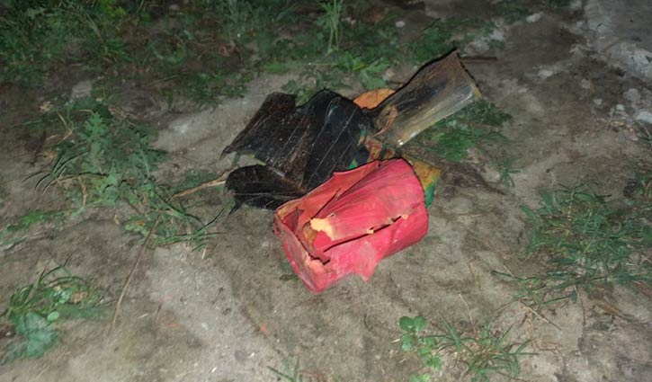 চাঁপাইনবাবগঞ্জে নির্বাচন অফিসের প্রাচীরে ককটেল নিক্ষেপ