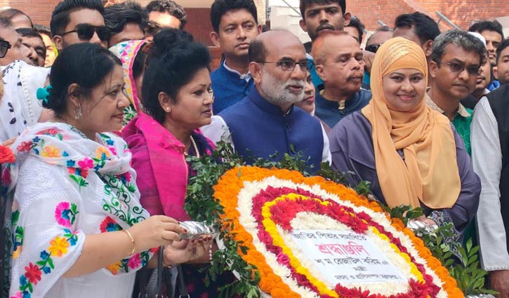 বঙ্গবন্ধুর সমাধিতে আ.লীগ প্রার্থীদের শ্রদ্ধা নিবেদন