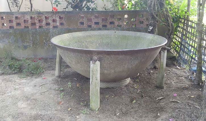 হাতি নেই তবুও ২০০ বছর শিকলে বাঁধা ‘হাতির কড়াই’