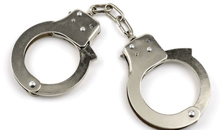 পুলিশ কর্মকর্তা পরিচয়ে টাকা হাতিয়ে নেওয়া যুবক গ্রেপ্তার