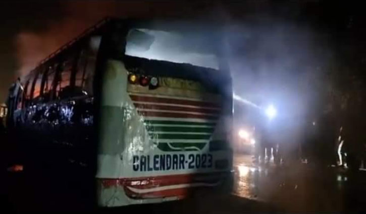 Parked bus torched in Bagerhat