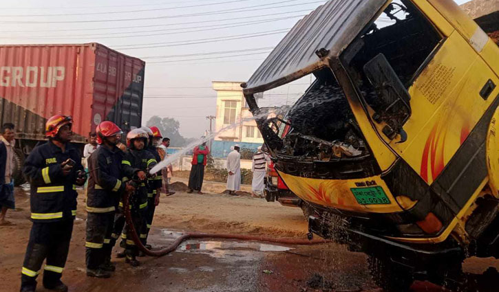 Two covered vans set ablaze in Gazipur