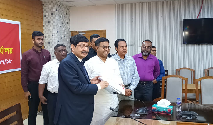 Sayeed Khokon submits nomination form for Dhaka-6 seat