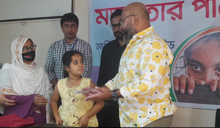 নিহত শ্রমিকের স্ত্রী ও সন্তানের দায়িত্ব নিলো মাল্টিফ্যাবস্ কারখানা