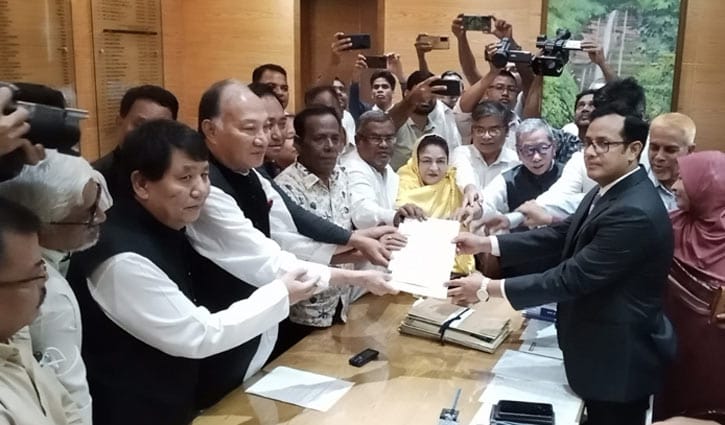 রাঙামাটিতে মনোনয়নপত্র জমা দিলেন দীপংকর তালুকদার 