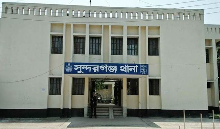 গুপ্তধন ভেবে বোতলের মুখে দায়ের কোপ, বিস্ফোরণে দগ্ধ ৪