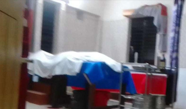 নিজের ট্রাক্টরের নিচে চাপা পড়ে চালকের মৃত্যু