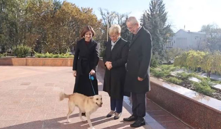 অস্ট্রিয়ার প্রেসিডেন্টকে কামড়ে দিয়েছে মলদোভার প্রেসিডেন্টের কুকুর