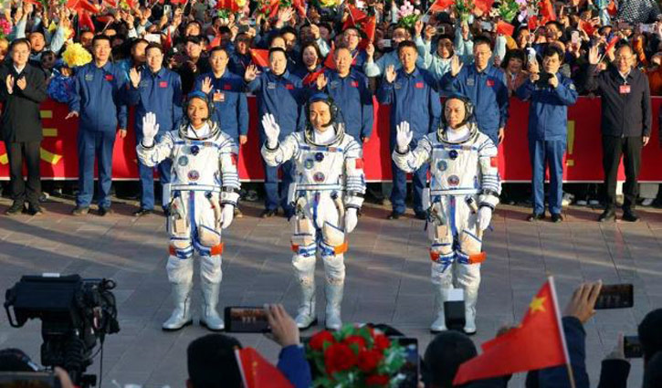 মহাকাশ স্টেশনে যাত্রা করেছেন চীনের সর্বকনিষ্ঠ ক্রু