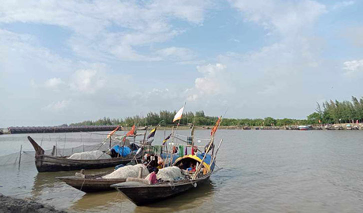 মৎস্য আহরণে ফের সমুদ্রে যাচ্ছে ফেনীর জেলেরা
