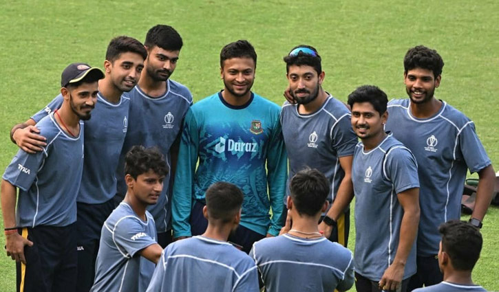 উৎসবের শহরে ক্রিকেট ঝাঁঝের অপেক্ষা