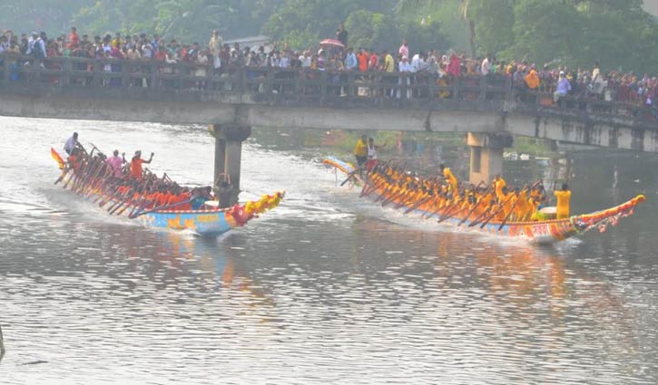 বগুড়ার করতোয়ায় হয়ে গেলো নৌকা বাইচ