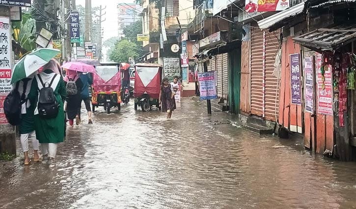 ভারী বর্ষণে বরগুনার নিম্নাঞ্চল প্লাবিত, বেড়েছে কয়েক নদীর পানি