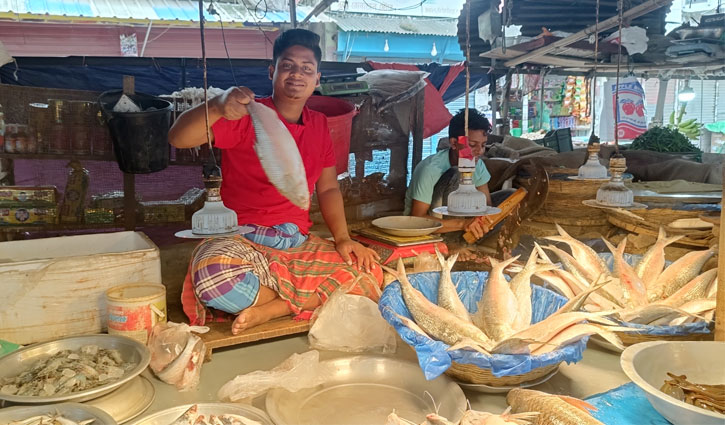 কমেছে সবজির দাম, মাছ নাগালের বাইরে