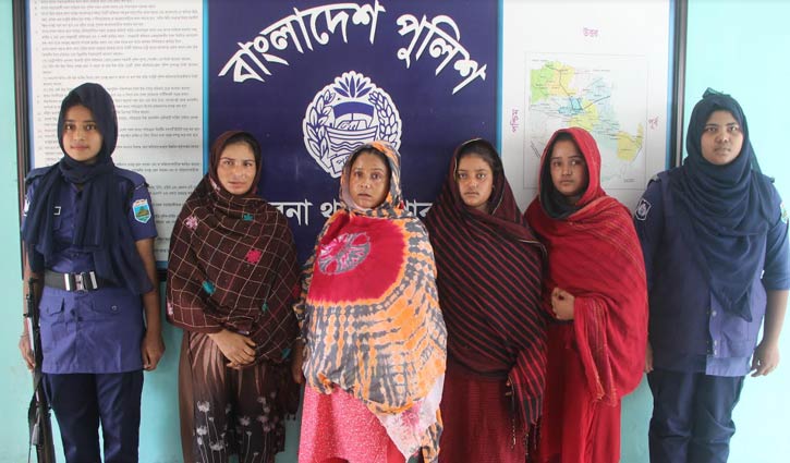 যাত্রীবেশে ছিনতাইয়ের চেষ্টা, ৪ নারী গ্রেপ্তার