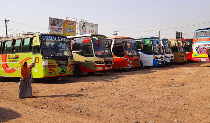 নওগাঁয় বাস চলাচল বন্ধ, ভোগান্তিতে যাত্রীরা