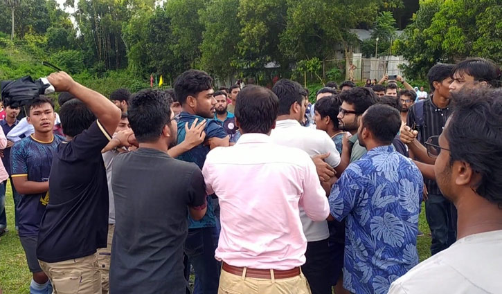 কুবিতে ফুটবলের ফাইনালকে কেন্দ্র করে হাতাহাতি