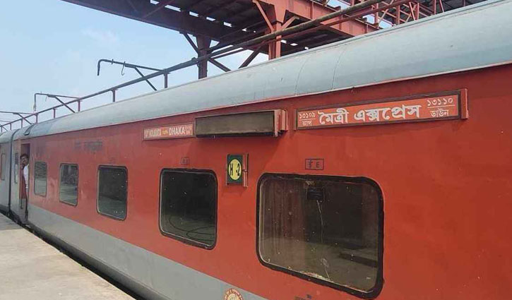 Cocktails hurled at Maitree Express train in Pabna