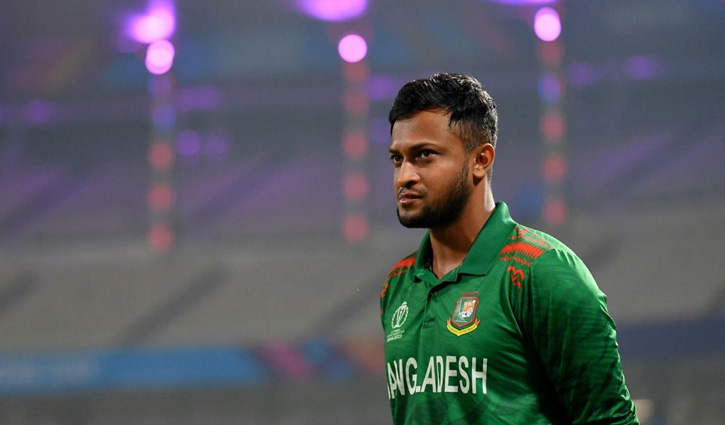 গোলকধাঁধায় আটকে বেসামাল