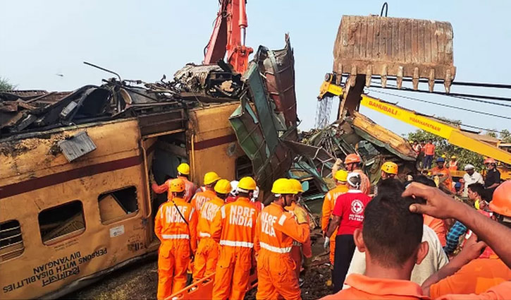 অন্ধ্র প্রদেশে ট্রেন দুর্ঘটনায় নিহতের সংখ্যা বেড়ে ১৩, আহত ৪০