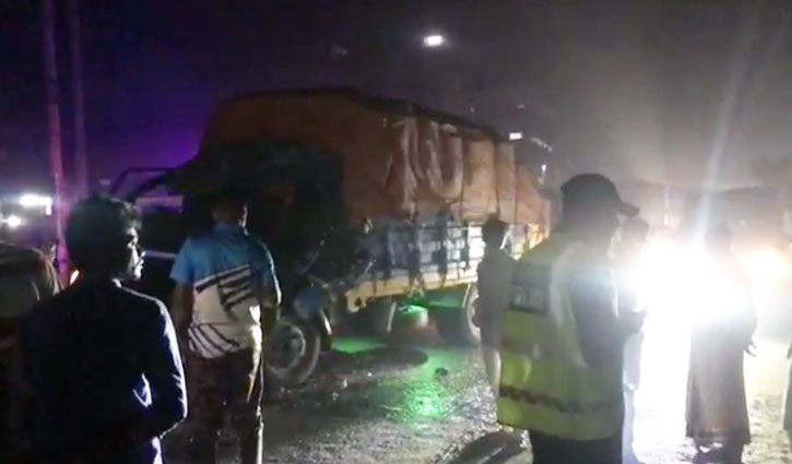 নরসিংদীতে ট্রাক-কাভার্ডভ্যান সংঘর্ষে নিহত ১