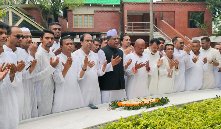 বঙ্গবন্ধুর সমাধিতে সিলেট জেলা ও মহানগর যুবলীগের নবগঠিত কমিটির শ্রদ্ধা