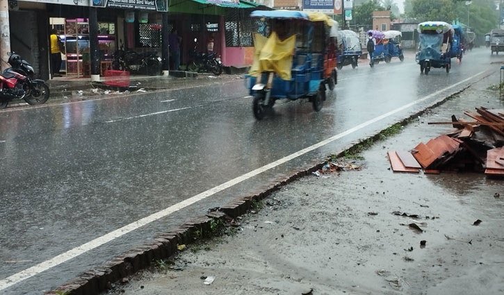 কুড়িগ্রামে টানা বৃষ্টিতে জনজীবন বিপর্যস্ত