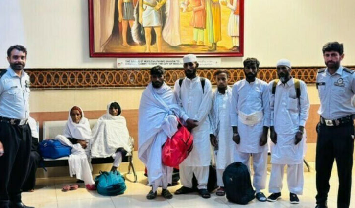 বিমান থেকে নামিয়ে আনা হলো ২৪ ভিক্ষুককে