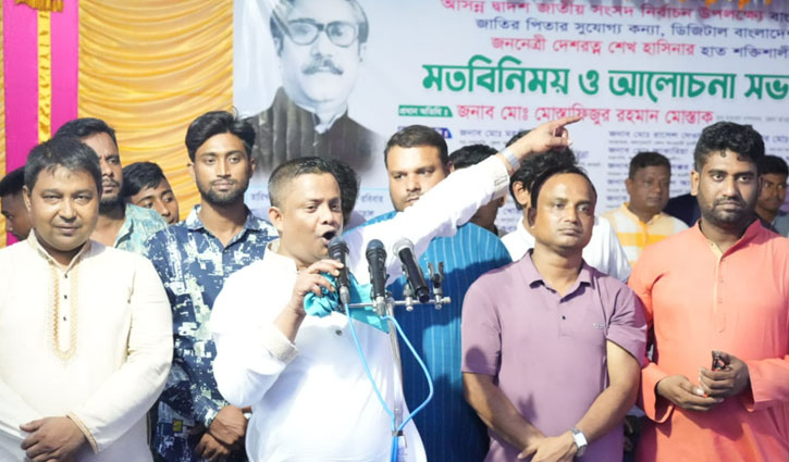 নৌকায় ভোট চাইলেন মনোনয়ন প্রত্যাশী মোস্তাক 