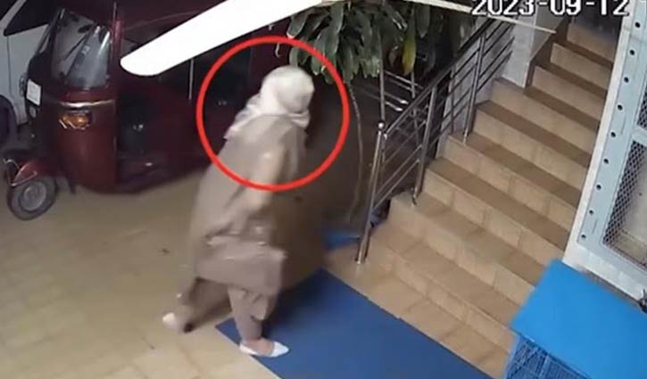 ১৫ দিন ধরে রহস্যময় নারীর খোঁজে পুলিশ  