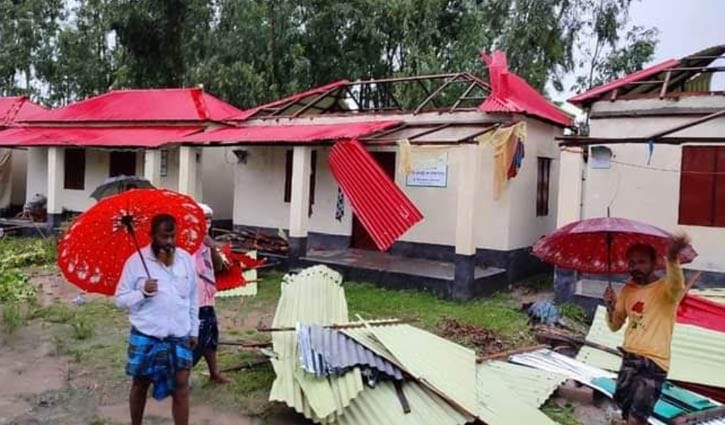 দিনাজপুরে ঝড়ে শতাধিক ঘরবাড়ির ক্ষতিগ্রস্ত