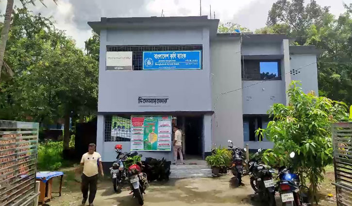 ব্যাংকে আটকে কৃষককে মারপিট: ৩ কর্মকর্তা বরখাস্ত