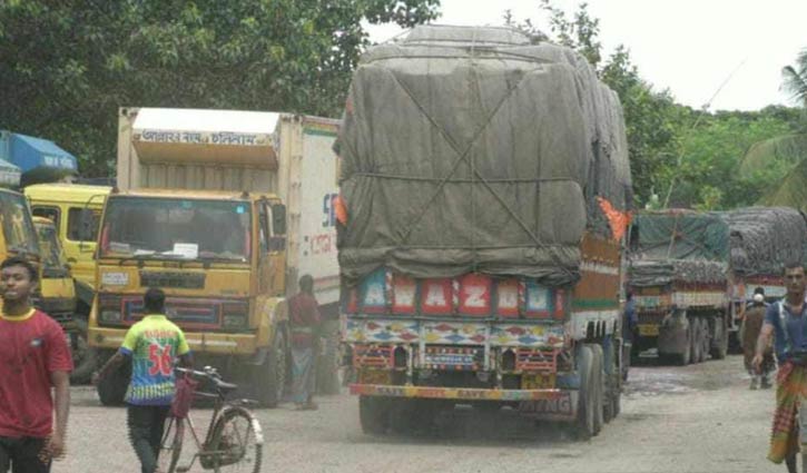 ডেঙ্গু চিকিৎসায় ভারত থেকে এলো স্যালাইন