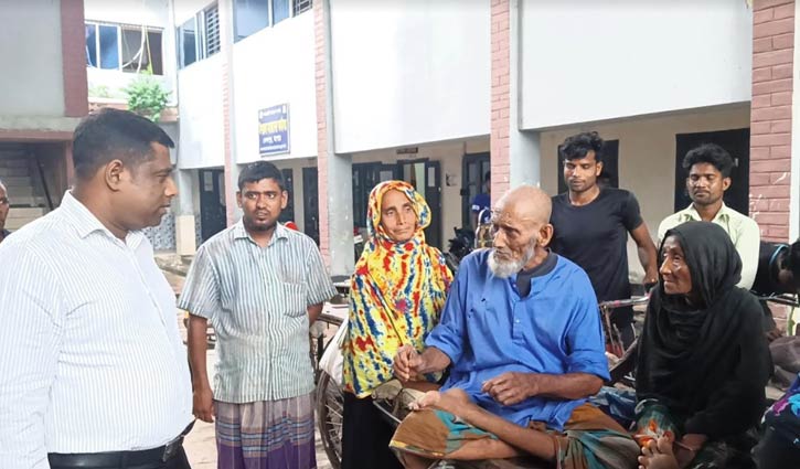 জমি লিখে নিয়ে বৃদ্ধ বাবা-মাকে বাড়িছাড়া করলেন ছেলেরা