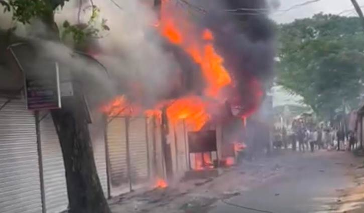 শ্রীনগরে টিনশেড মার্কেটে আগুন, পুড়লো ৯ দোকান